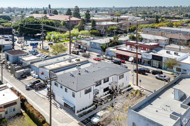 Building Photo - 8960 Hargis St