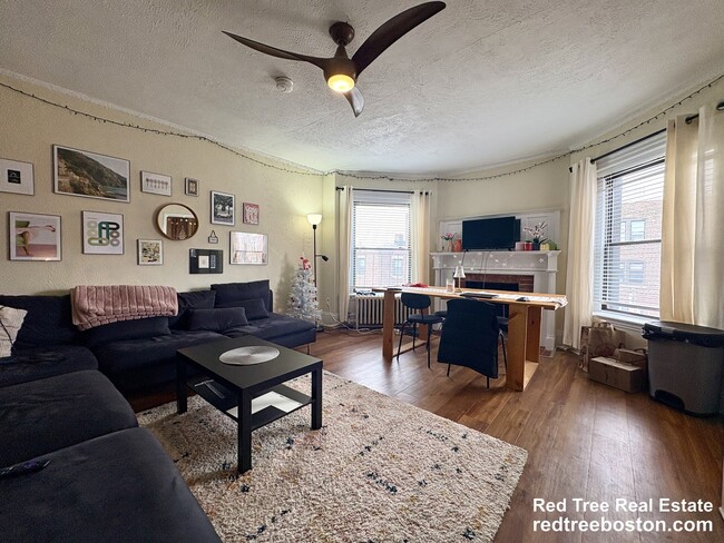 Building Photo - 914 Beacon St