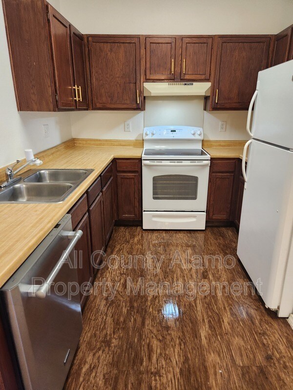 Building Photo - 3443 Ridge Smoke