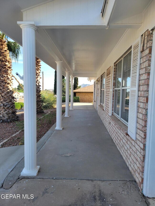 Foto del edificio - 305 Garden Grove Ln