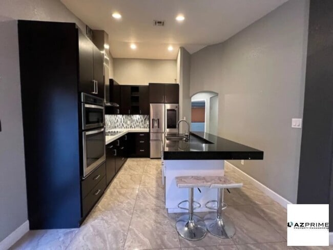 Building Photo - 9638