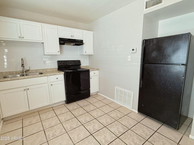Building Photo - 1551 E Christy Dr