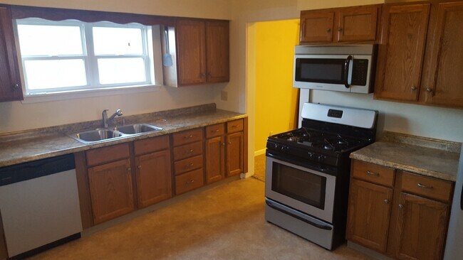 Building Photo - Rental in Marion, Coming Soon!