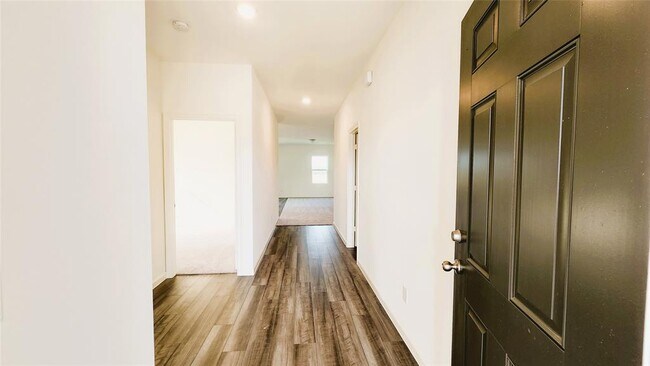 Building Photo - 6335 Highland Trl Dr