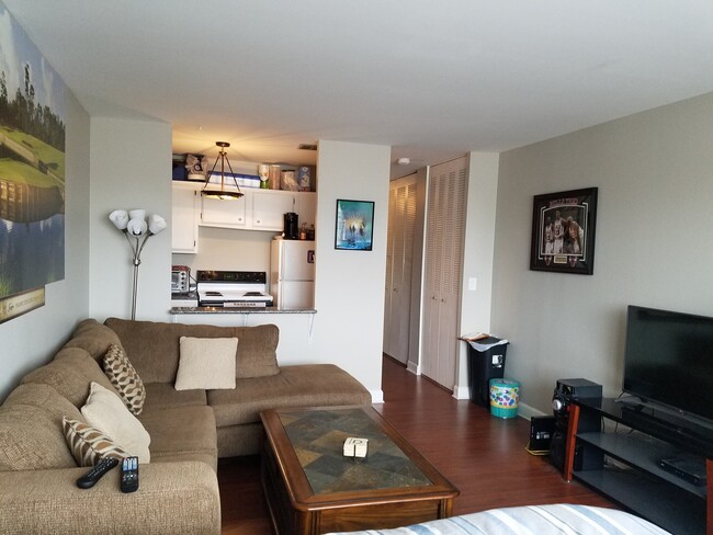 Foto del edificio - 607 W Wrightwood Ave