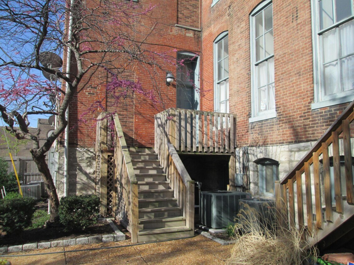 1047 Lafayette Ave Unit E, Saint Louis, MO 63104 Condo for Rent in Saint Louis, MO