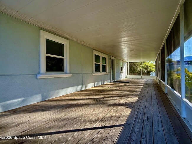 Building Photo - 826 Newfound Harbor Dr