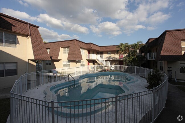 Building Photo - Emerald Isles