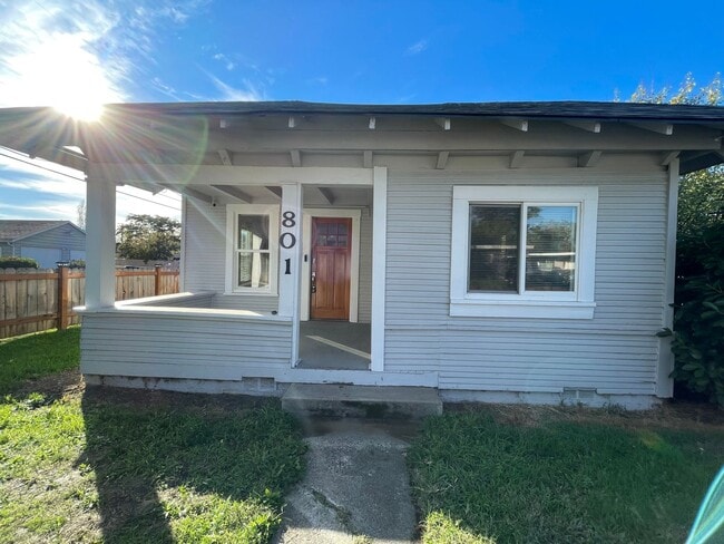 Foto del edificio - Charming 2 Bed 1 Bath Medford Home