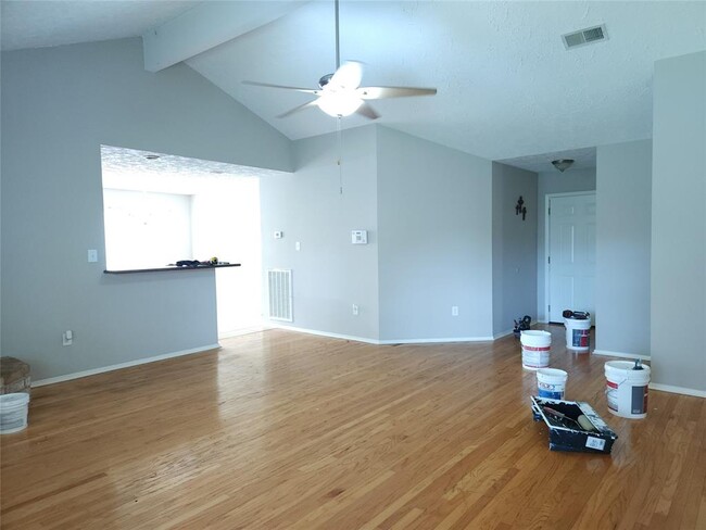 Foto del edificio - 15814 Thistledew Dr