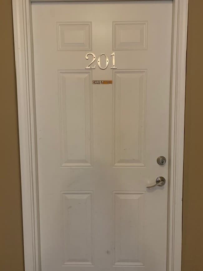 Photo - Beautiful modern upstairs condo with 2 full baths! Pet-friendly, with generous parking!