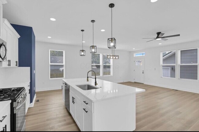 Building Photo - 903 Miller Ave