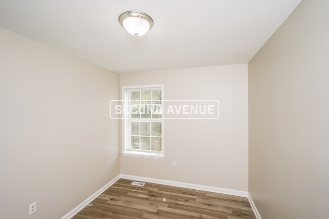 Building Photo - 2220 Wilson Ave