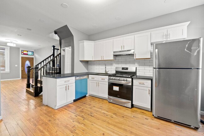 Building Photo - 52 Astor Pl