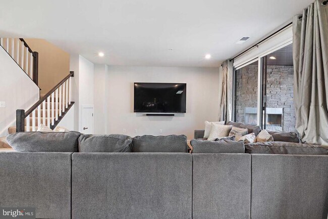 Foto del edificio - 10046 American Pharoah Ln