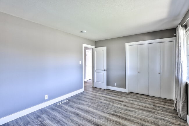 Building Photo - Move-In Ready 3BR/2BA in Highly Desired Su...