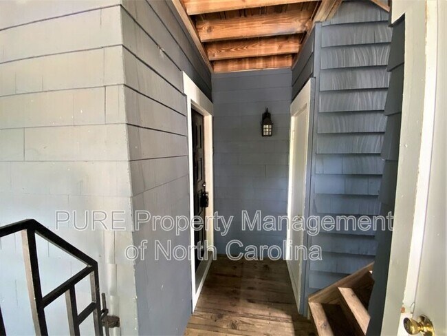 Building Photo - 415 W 8th St