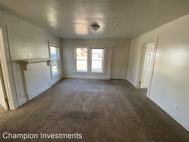 Building Photo - 3 br, 1 bath House - 814 Kings Road