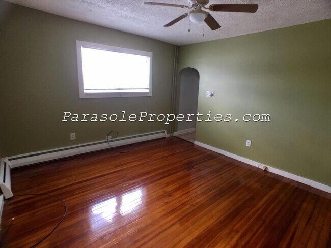 Foto del edificio - 704 Cooney St