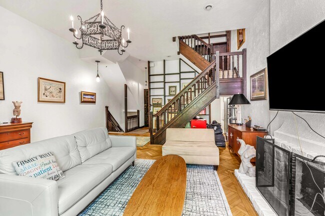 Building Photo - 36 W 89th St