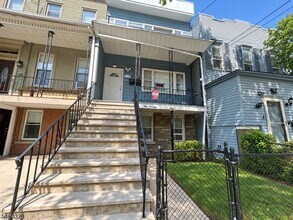 Building Photo - 170 Claremont Ave
