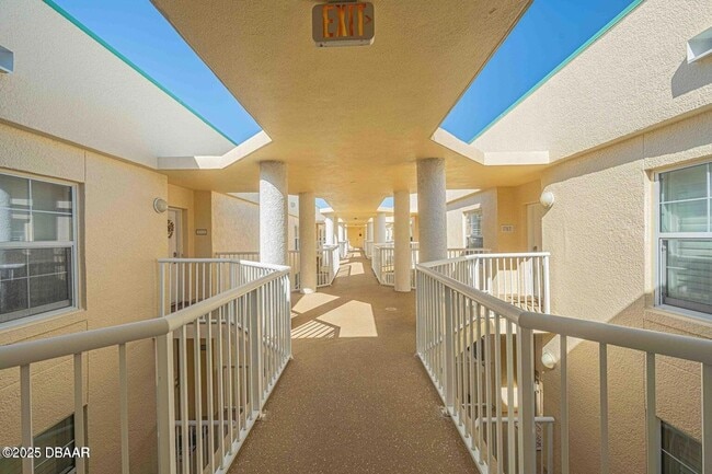 Building Photo - 4650 Links Village Dr