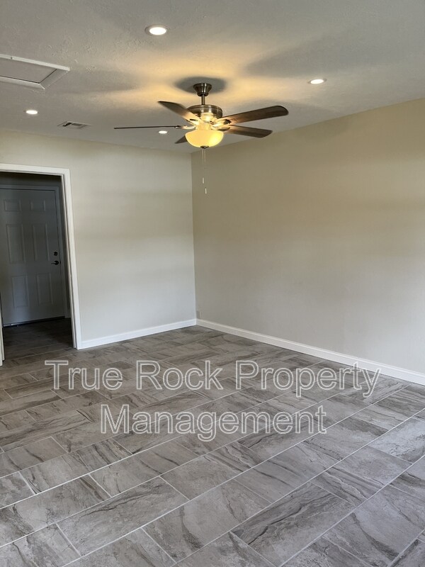 Foto del edificio - 14145 Cr 3500 Lp