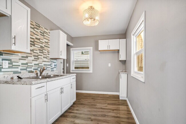 Foto del edificio - 3 Bedroom, 1 Bath with Garage