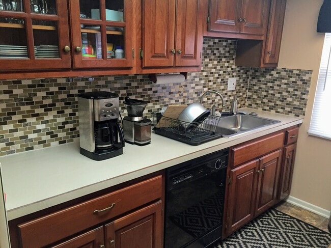 Kitchen - 1406 Old Town Ct