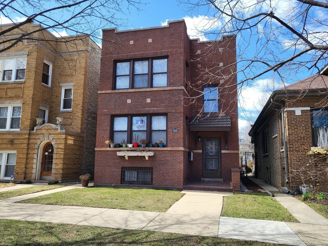 Primary Photo - 3828 N Francisco Ave