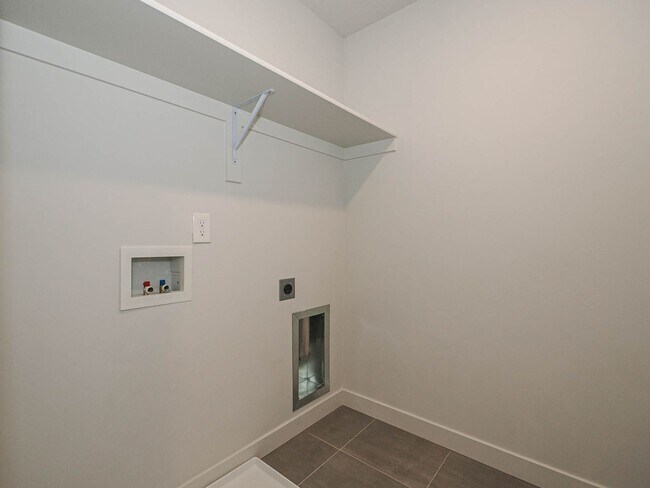 Building Photo - 3 bedroom, 2.5 Bathroom Saratoga Springs Home