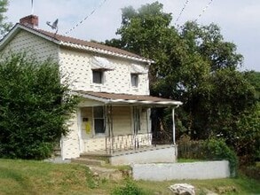Building Photo - 607 Maple St