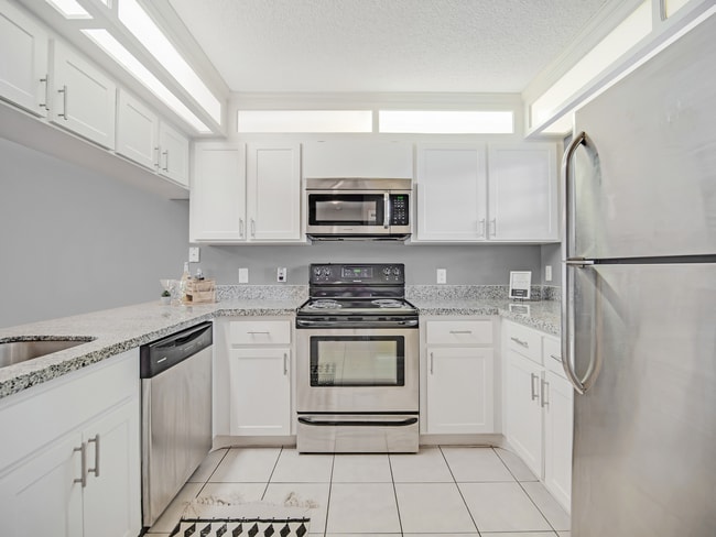 Building Photo - Veridian of Melbourne Townhome Apartments