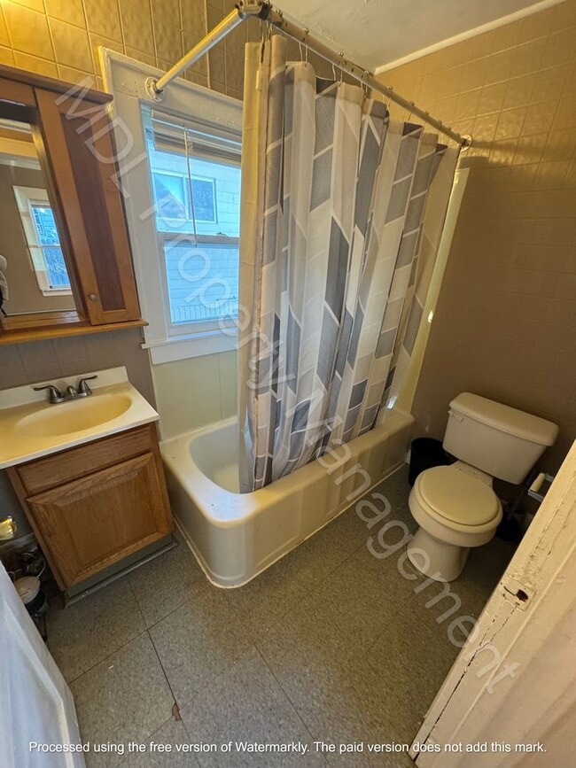 Building Photo - Cozy 2 Bedroom Home