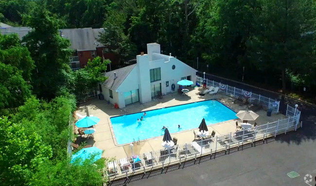 Pool and Clubhouse - Park Place One Apartments