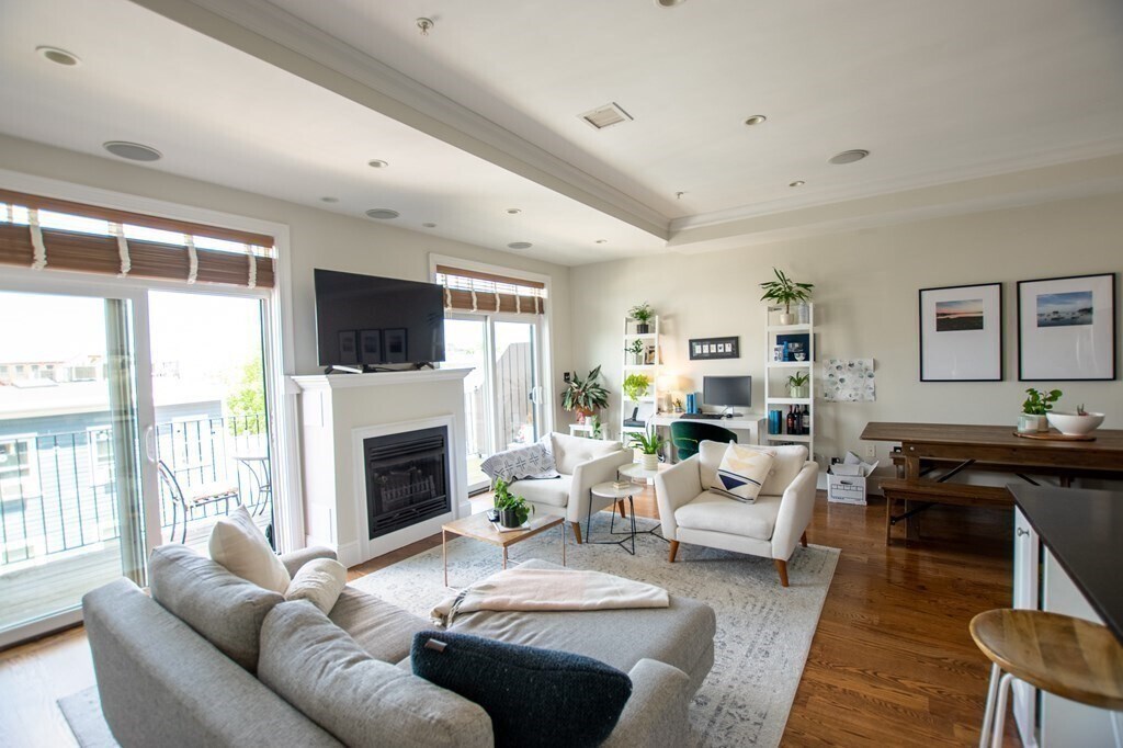 Foto principal - 376 W Broadway