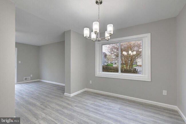 Foto del edificio - 178 Daimler Dr