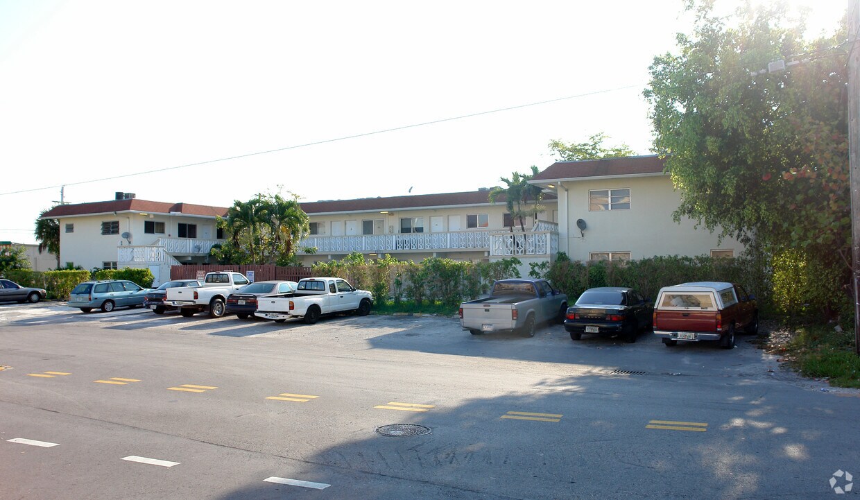 Building Photo - 1340 SW 35th Ave