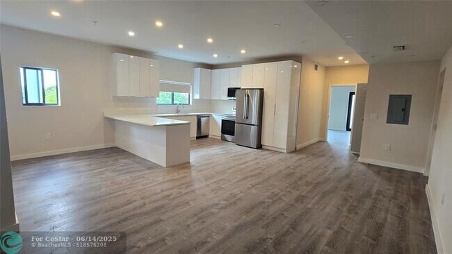 Building Photo - 3721 SW 12th Pl