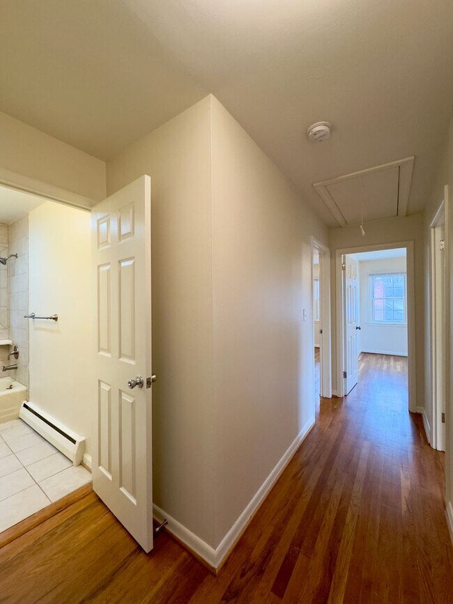Building Photo - Spacious 3Bed/2.5Bath in Towson