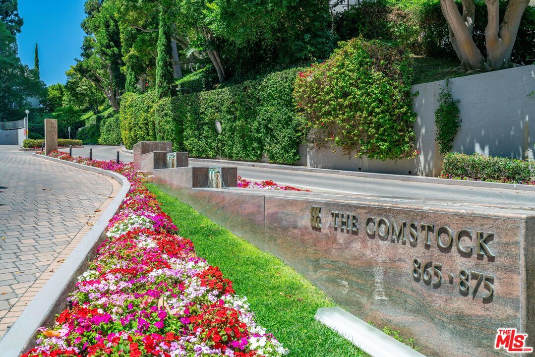 Foto principal - 865 Comstock Ave