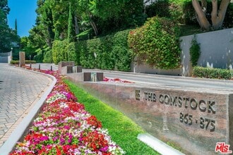 Building Photo - 865 Comstock Ave