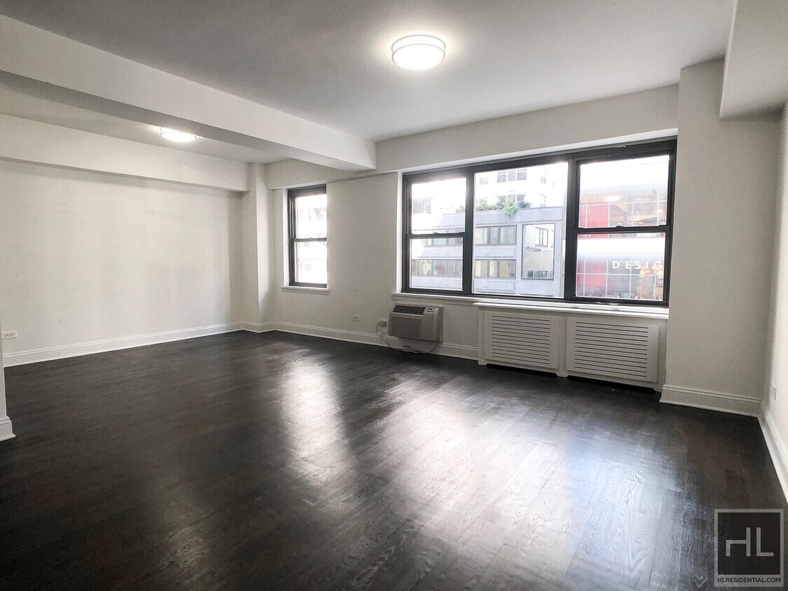 Primary Photo - EAST 57 STREET