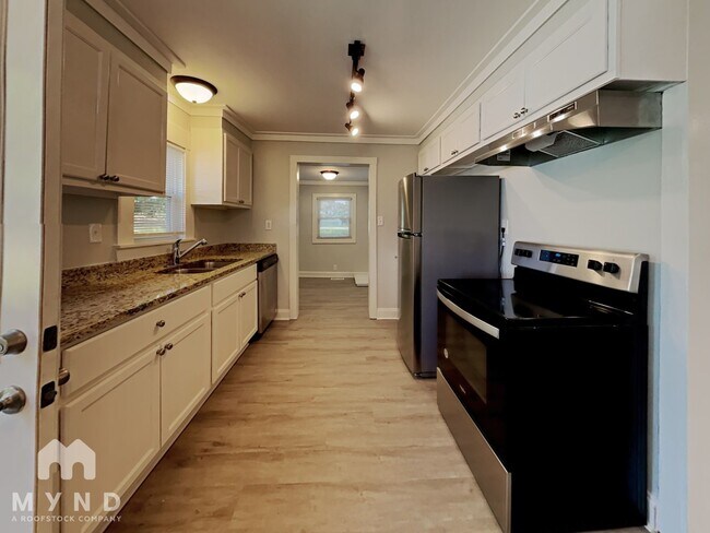 Building Photo - 2400 Dorety Pl
