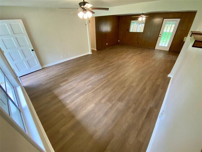 Foto del edificio - 260 Bradford Dr