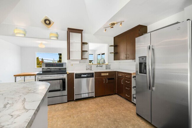 Building Photo - 4032 37th Ave SW