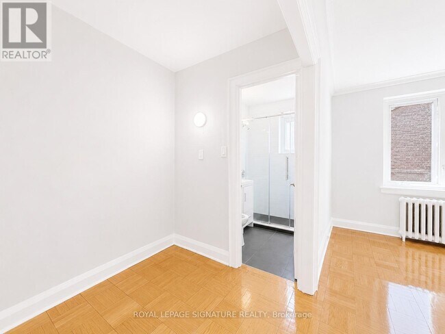 Building Photo - 396 Avenue Rd