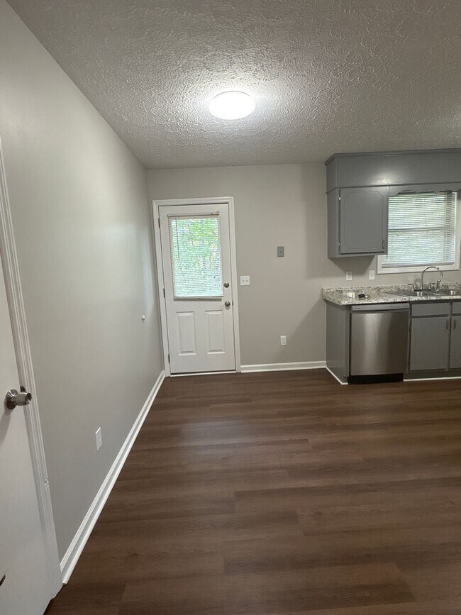 Foto del edificio - Renovated 2 Bedroom Duplex in Manchester!