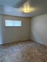 Building Photo - 9414 Heno St