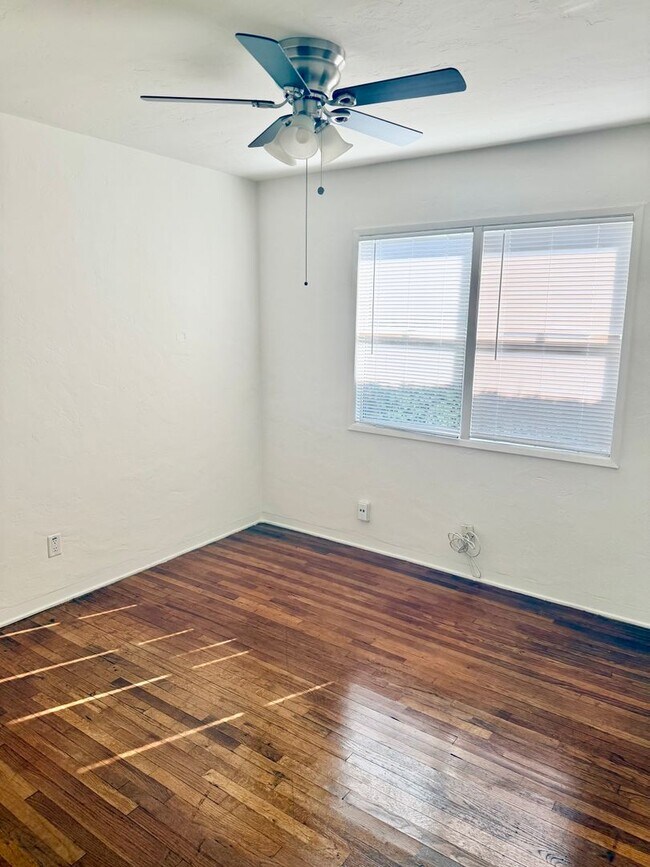 Foto del edificio - 658-660 S Johnson Ave